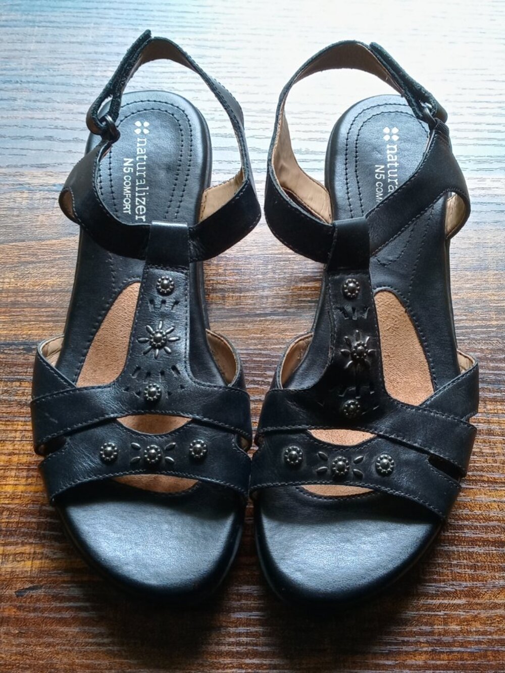 Naturalizer N5 Comfort Black Leather T-strap sandals Christa Model sz 7 Like New